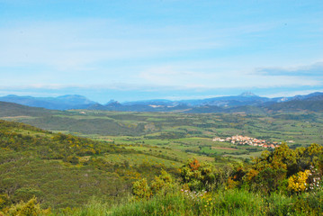 Fototapeta na wymiar Panorama sur la vallée de l'agly
