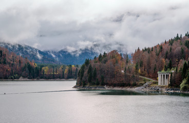 Fototapeta na wymiar Alpine autumn .Sylvenstein Stausee lake, Germany