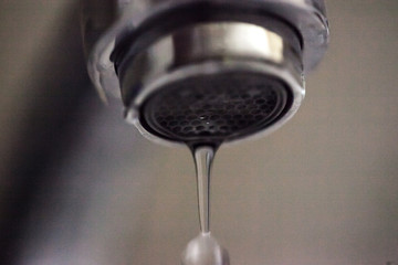 Torneira com pingo D'&aacute;gua