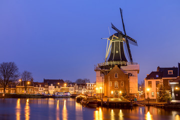 Fototapeta na wymiar Holland, Haarlem canals. view of canal with traditional windmill, night view