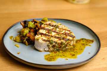 Grilled tuna with a salad ond sauce on the side