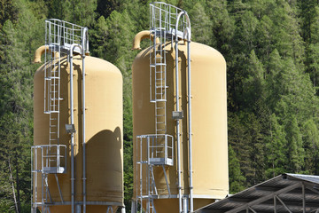 silos industria lavoro fabbriche raffineria 