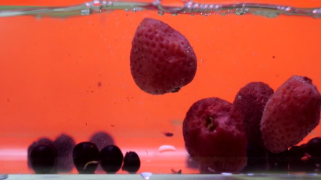 Srtawberries splashes into the water