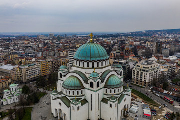 Naklejka premium Aerial view of the temple of St. Sava in Belgrade, Serbia on a sunny say