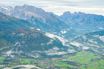 Fototapeta na wymiar view of Alpine valley from The Kehlsteinhaus, Berchtesgaden National Park