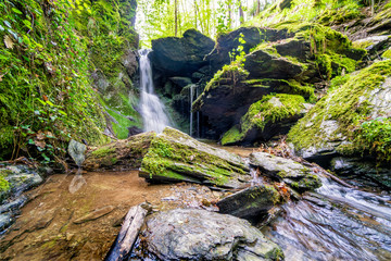 Wasserfall am Frankweiler Bach, Nebenfluss des Baybaches im Hunsrück