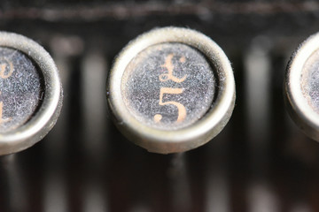 £ 5 key on key board