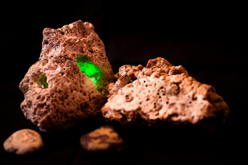 Roca mineral que con la fotografia macro hace un efecto de un asteroide viajando por el espacio.