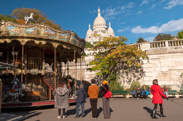 the white basilique of the sacré coeur, standing up the hill of Montmartre, Paris, with people at the front