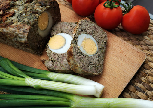 Baked meatloaf with boiled eggs (Easter recipe)