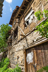 Fototapeta na wymiar Old houses from the nineteenth century in village of Pirin, Bulgaria