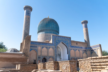 Fototapeta na wymiar Exterior of the old ancient uzbek tomb - Amir Temur maqbarasi, Go‘ri Amir in Uzbekistan.