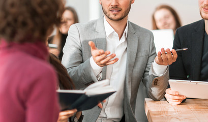 young entrepreneur telling the working group about the problems.