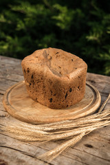Fresh rye bread or whole grain bread on dark table background. Healthy baked bread in slices, whole homemade bread. Organic farm food. 