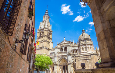 13th century high gothic Toledo Cathedral in Toledo, Spain. - obrazy, fototapety, plakaty