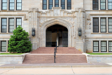 Obraz premium Very old building entrance with stairs