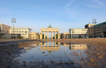 Brandenburger Tor in Berlin während des Lockdowns, der Einschränkungen im Frühling 2020