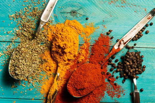 Especias Piment&oacute;n C&uacute;rcuma Curry Or&eacute;gano Pimienta