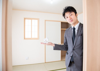 不動産営業の男性