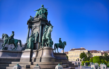 Obraz premium Vienna, Austria - May 18, 2019 - Empress Maria Theresia monument at Maria-Theresien-Platz located in Vienna, Austria.