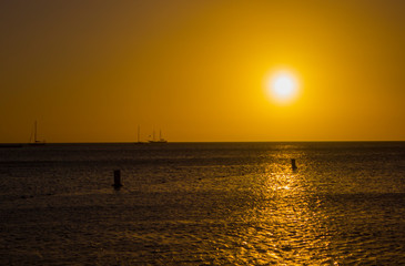 Atardecer en la playa eagle de aruba