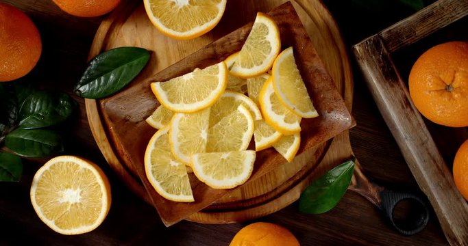 Slices of ripe orange on the plate to slowly rotate.