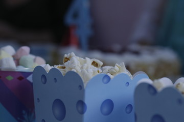 Palomita en mesa de dulces 