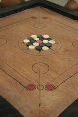 Carrom board