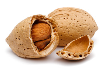 Cracked and whole almonds isolated