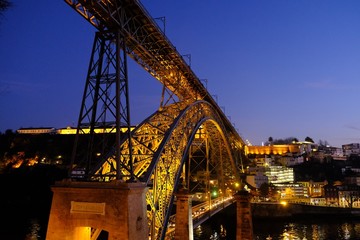 ドン・ルイス一世橋 ライトアップ © dunhill