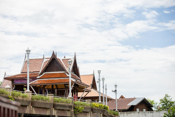 Fototapeta na wymiar thai wood house on river