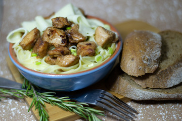  noodles with meat and bread