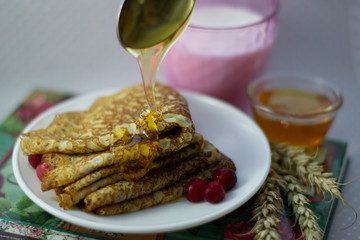 pancakes with honey and milk
