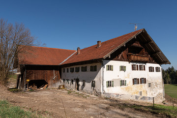Alter verfallener Bauernhof im Allgäu