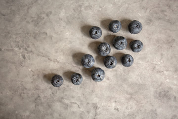 Obraz na płótnie Canvas Scattered blueberries on counter