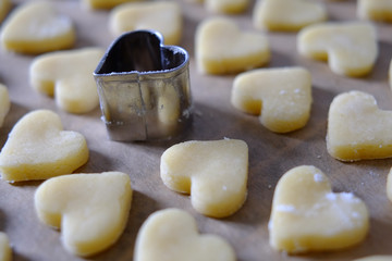 Backstube -  Herzform mit Teig