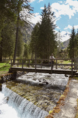 ponte torrente natura trekking escursione gita passeggiata all'aria aperta 