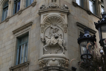 Fototapeta na wymiar Escultura de la plaza Sant Jaume
