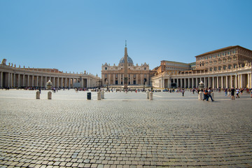 Fototapeta na wymiar Vista panorámica de la Plaza de San Pedro en el Vaticano