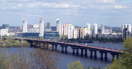 Fototapeta na wymiar Paton Bridge in Kiev
