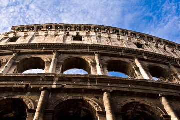 Obraz na płótnie Canvas Colosseum in rome italy with blue sky in background