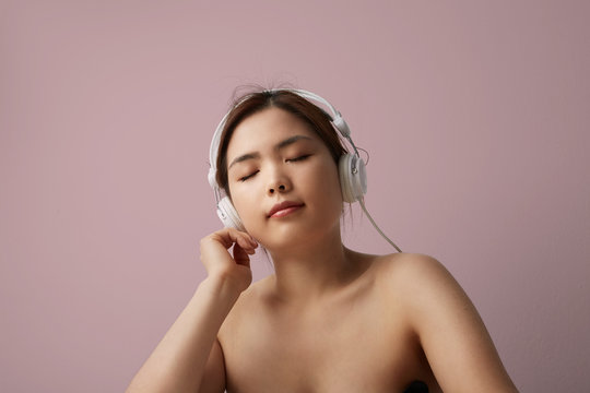 budding teens downblouse