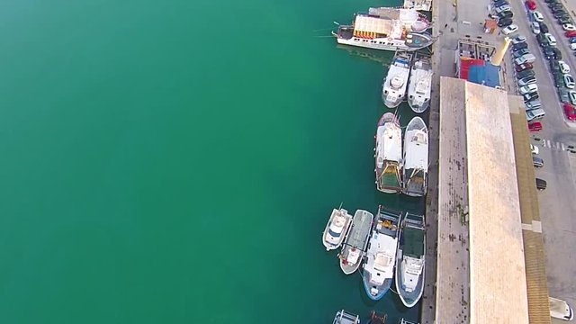 V&iacute;deo de Drone del Puerto de Pen&iacute;scola, un pueblecito en el mar Mediterr&aacute;neo. Espa&ntilde;a / Drone video of the Port of Pen&iacute;scola, a small town in the Mediterranean Sea. Spain 