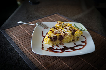 Milchreis Auflauf mit Kirschen, Dessert, Nachtisch oder Mittagessen, Produktbild