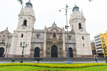 Fototapeta na wymiar Admiring the beautiful architecture of Lima