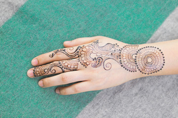 beautiful new henna design on back hand