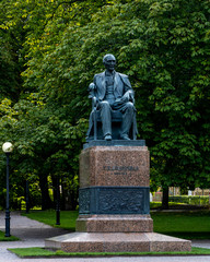 Obraz premium Kadriorg Park, Tallinn / Estonia - September 03 2019. Monument of Friedrich Reinhold Kreutzwald in Kadriorg Park.