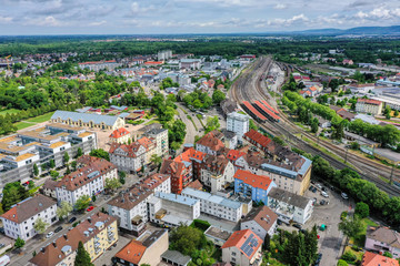 Ein Bahnhof bindet einen Stadtteil an