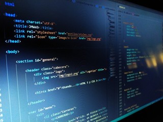 Pantalla con código HTML