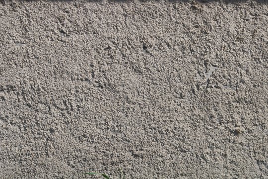 Alvenaria exterior em blocos de cimento (betão, concreto).